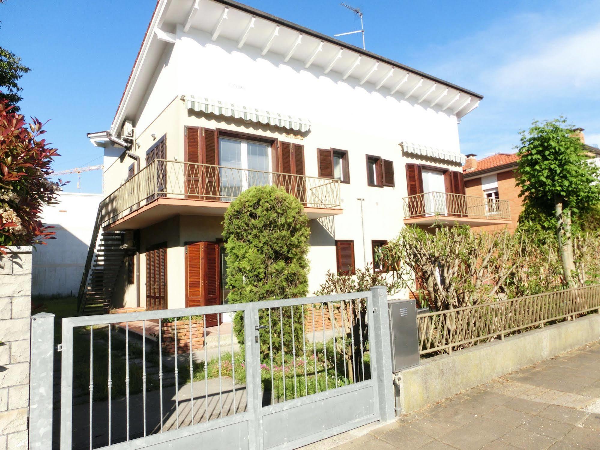Letizia Apartment Lignano Sabbiadoro Luaran gambar